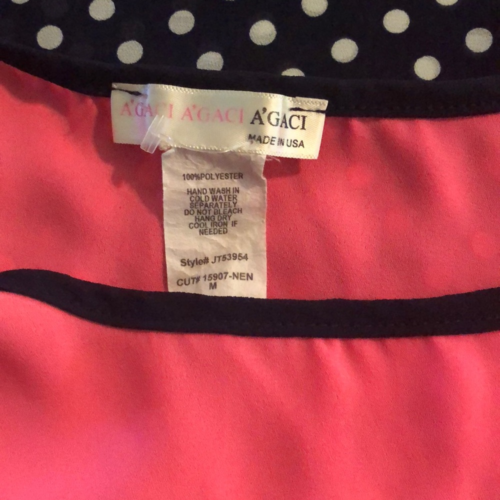 Size medium shirt - Picture 4 of 4